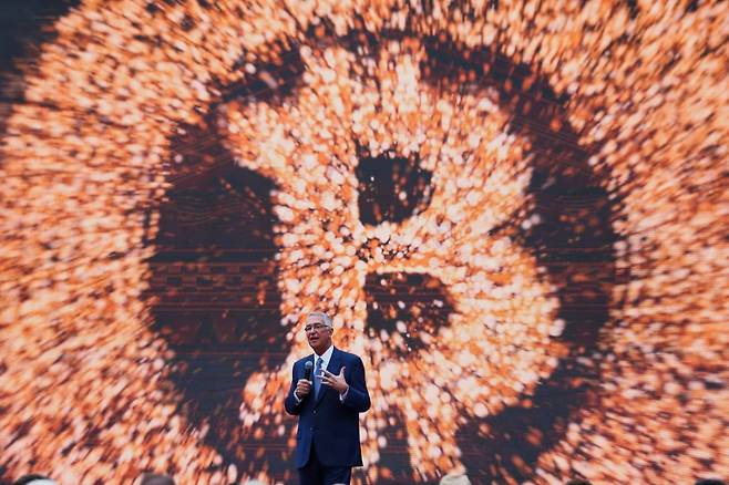 비트코인을 법정화폐로 채택한 엘살바도르가 지난달 12일(현지시간) 수도 산살바도르에서 세계 최초로 정부가 공식 후원하는 비트코인 콘퍼런스를 열었다. 사진=연합뉴스