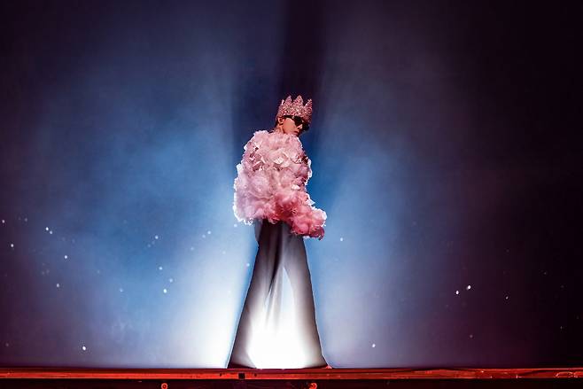 G-Dragon poses during the “G-Dragon 2025 World Tour Ubermensch in Seoul: Encore," at Gocheok Sky Dome on Sunday. (Galaxy Corporation)