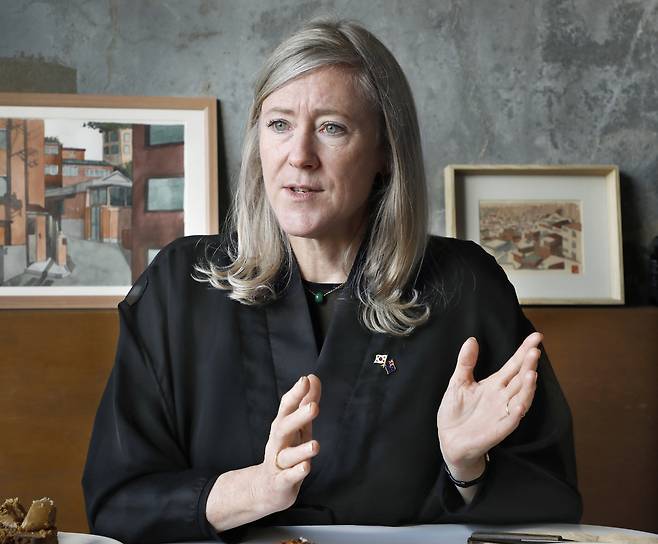 New Zealand Ambassador to Korea Dawn Bennet speaks during an interview with the Korea JoongAng Daily at Neighbours in Yongsan District, central Seoul, on Nov. 28. [PARK SANG-MOON]