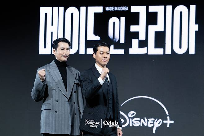 Actors Hyun Bin and Jung Woo-sung pose for photos during a press conference for the Disney+ series “Made in Korea” at the Grand InterContinental Seoul Parnas in southern Seoul on Dec. 15. [DANIELA GONZALEZ PEREZ]