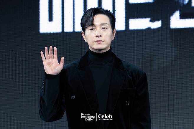 Actor Jung Sung-il poses for photos during a press conference for the Disney+ series “Made in Korea” at the Grand InterContinental Seoul Parnas in southern Seoul on Dec. 15. [DANIELA GONZALEZ PEREZ]