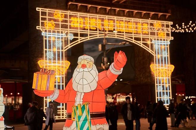 [서울=뉴시스] 로맨틱 한강 크리스마스 마켓 사진. 2025.12.15. (사진=서울시 제공) *재판매 및 DB 금지