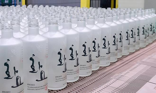 경기 여주시 화요 제2공장 제품 병입 공정 모습. 화요 제공