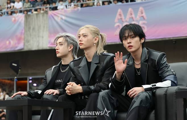 스트레이 키즈 멤버들이 6일 가오슝 내셔널 스타디움에서 진행된 스타뉴스 주최 '10주년 아시아 아티스트 어워즈 2025(10th Anniversary Asia Artist Awards 2025, '10주년 AAA 2025')에서 무대를 바라보고 있다.   12월 6일~7일 양일에 걸쳐 가오슝 내셔널 스타디움에서 펼쳐지는 '10주년 아시아 아티스트 어워즈 2025(10th Anniversary Asia Artist Awards 2025, '10주년 AAA 2025')'와 페스타 'ACON 2025'는 MTN(머니투데이방송)과 위버스(Weverse)를 통해 각각 TV와 온라인 스트리밍으로 생중계 된다. /사진=김진경 kim.jinkyung@