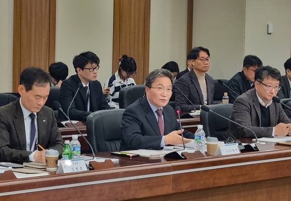 이학재 인천국제공항공사 사장이 16일 인천국제공항공사 회의실에서 열린 기자간담회에서 발언하고 있다. 2025.12.16 /인천국제공항공사 제공