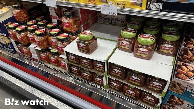 미국 LA 시내의 한 H마트 매장에 진열된 대상 종가 김치./사진=정혜인 기자 hij@