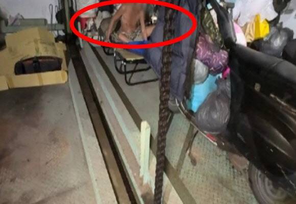 영화 기생충을 방불케 한 그는 경찰 조사 후 풀려나자마자 다시 지하로 돌아와 거주를 시도하다 재체포되는 황당한 소동을 벌였다. (사진=TVBS 캡처)