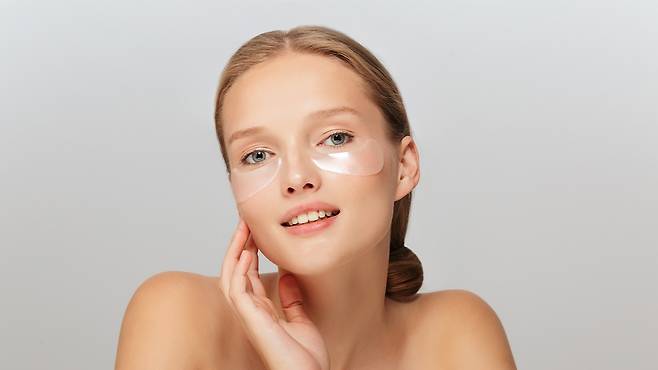 눈밑은 상태에 따라 나이 들어 보이거나 피곤해 보이는 인상을 만들기 쉬운 부위다｜출처: 클립아트코리아