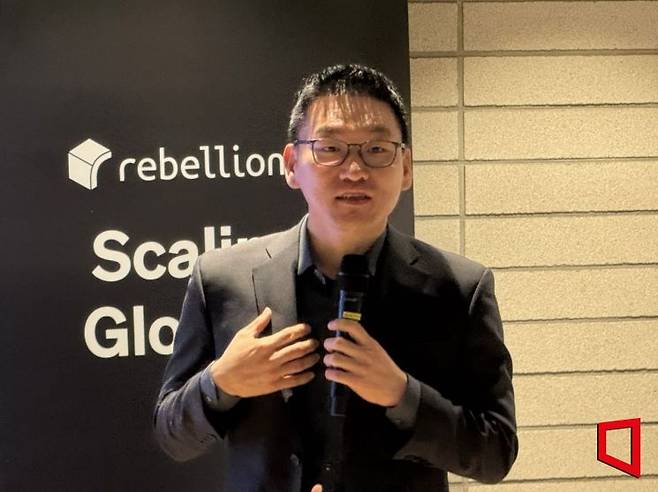 박성현 리벨리온 대표가 16일 경기 성남시 리벨리온 오피스에서 설립 5주년 미디어데이를 열고 글로벌 확장 전략을 발표하고 있다. 장희준 기자