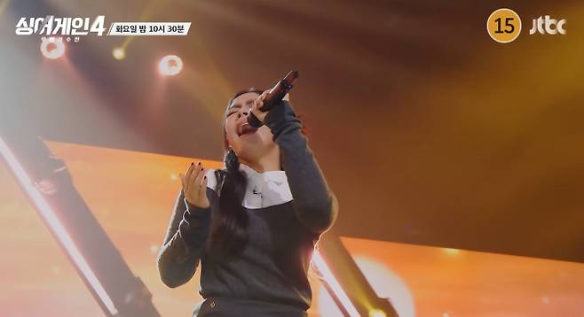 16일 방송되는 JTBC ‘싱어게인4’ 10회에서 TOP 10(탑 텐) 진출자가 최종 확정된다. 이미 ‘싱어게인4’ 18호 김규리, 19호 이상웅, 26호 서도, 27호 서희, 28호 최정철, 37호 김재민, 59호 그윈 도라도, 65호 이오욱, 8명이 진출한 가운데, 남은 2장의 티켓을 두고 ‘싱어게인4’ 17호, 23호 산하, 30호 다린, 44호 한성일, 55호 이영훈, 61호 공원, 76호 김종한, 80호 예찬, 8명의 탈락 후보가 역대급 패자부활전을 펼친다.