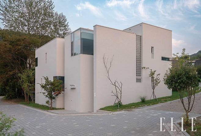 파주 헤이리 예술마을에 지난 9월 말 문을 연 아트 스테이 프레농(@motif.1_prenom).