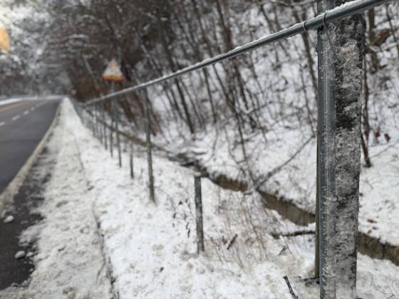 14일 설악산국립공원 일대에 설치된 ASF 차단 울타리 일부가 철거된 모습. 천권필 기자