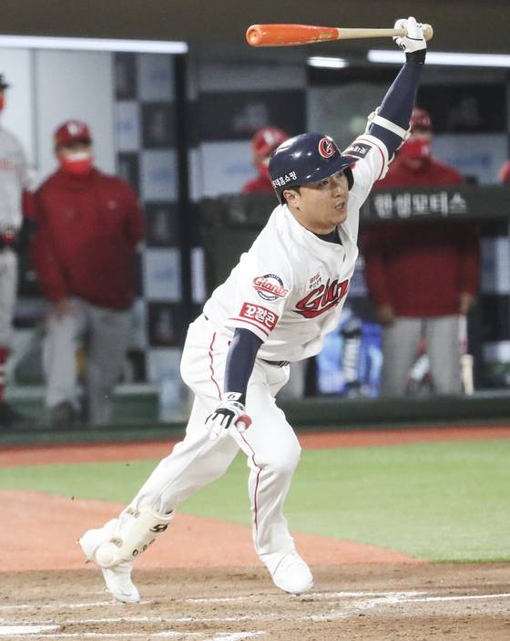 지난 15일 현역 은퇴를 선언한 롯데 정훈. 연합뉴스