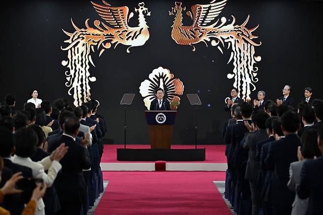 President Lee Jae Myung delivers his inaugural address as the 21st president at the National Assembly in Yeouido, western Seoul, on June 4. [NEWS1]