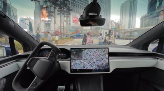 A video uploaded on the account of X user ″Tesla Chan″ shows Tesla's supervised Full Self-Driving system in use during a drive in Seoul [SCREEN CAPTURE]