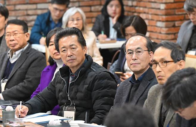 포럼 참가자들이 16일 경기도 안산 안산광림교회에서 김영수 교수의 강연을 경청하고 있다. 안산=신석현 포토그래퍼