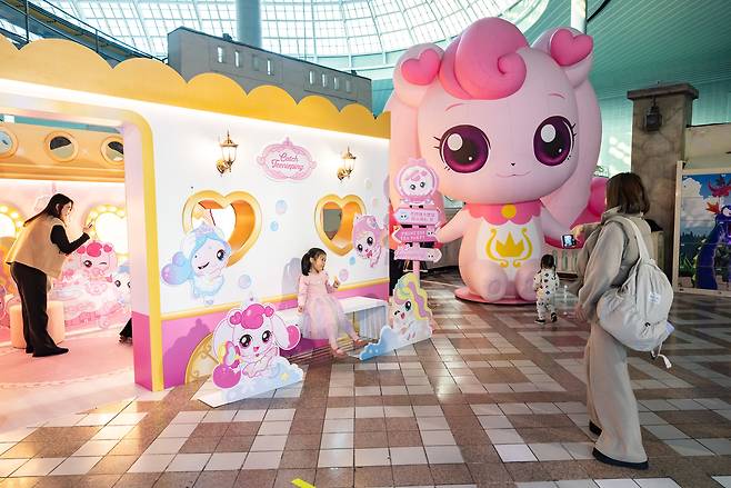 롯데월드 어드벤처의  겨울시즌 축제 ‘트윙클 미라클 윈터’