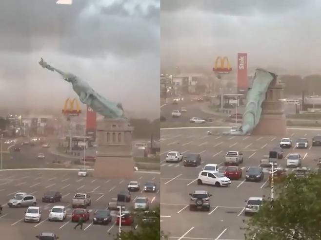 앞으로 고꾸라지는 자유의 여신상 모형 [X 갈무리]