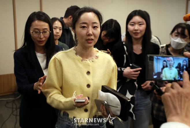 어도어 민희진 대표가  31일 오후 서울 중구 한국프레스센터 매화홀에서 긴급기자회견을 열고  같은 날 오전에 열린 어도어 임시주주총회 관련 입장을 발표하고 있다. 2024.0531 /사진=임성균