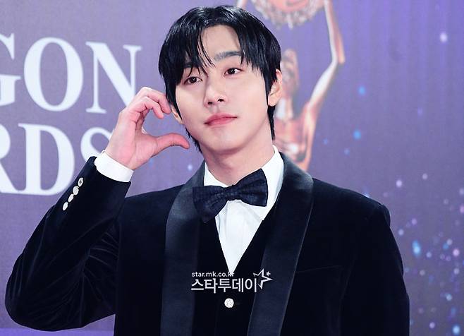 배우 안효섭이 46회 청룡영화상에 참석해 훈훈한 비주얼을 자랑했다.