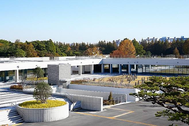 국립광주박물관 도자문화관이 18일 2년 여 공사 끝에 문을 연다.