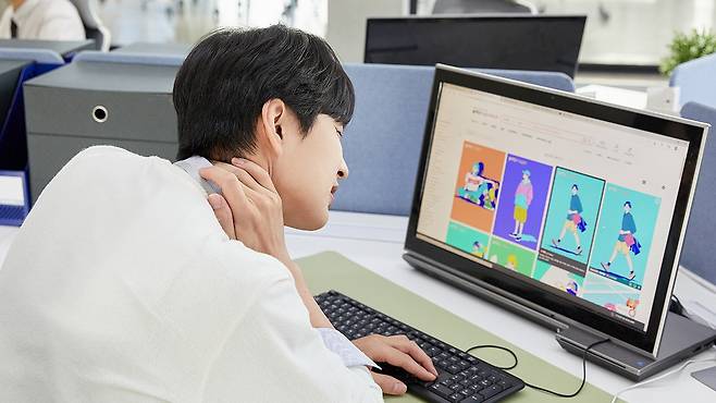 거북목은 고개가 몸통보다 앞으로 빠지고 목의 C자 곡선이 무너지면서, 목·어깨에 부담이 커진 자세 이상 상태를 말한다|출처: 클립아트코리아