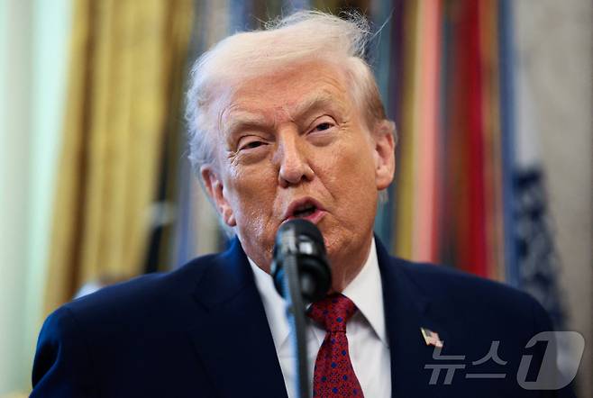 도널드 트럼프 미국 대통령이 15일(현지시간) 워싱턴DC 백악관에서 열린 멕시코 국경 방어 메달 수여식에서 발언하고 있다. 2025.12.15. ⓒ 로이터=뉴스1 ⓒ News1 류정민 특파원