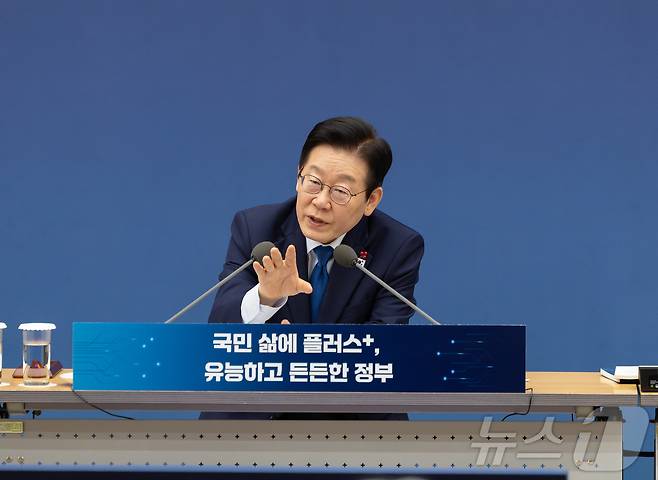 이재명 대통령이 17일 세종시 정부세종컨벤션센터에서 열린 행정안전부(경찰청, 소방청)·인사혁신처 업무보고에서 발언하고 있다. (대통령실 제공. 재판매 및 DB 금지) 2025.12.17/뉴스1 ⓒ News1 허경 기자