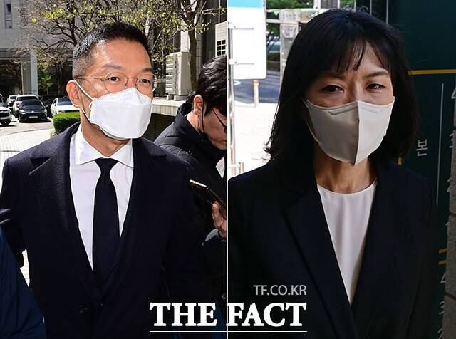 윤관·구연경 부부가 지난 4월 열린 자본시장법 위반 혐의 1차 공판에 출석하고 있다. /남윤호 기자