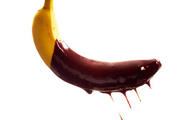 바나나를 냉동하 뒤 초콜릿을 입혀 만드는 디저트는 단맛을 즐기면서 재료의 영양을 섭취할 수 있다./사진=클립아트코리아