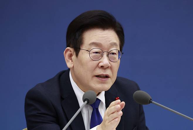 President Lee Jae Myung speaks during a policy briefing by the Ministry of Health and Welfare and the Ministry of Food and Drug Safety at the Sejong Convention Center on Dec. 16. [JOINT PRESS CORPS]
