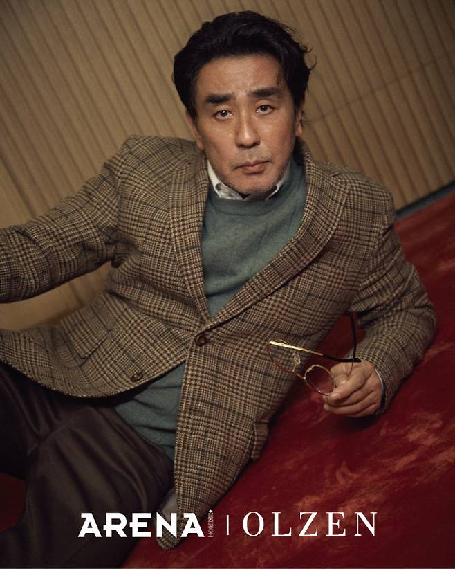 신성통상의 트래디셔널 감성 토털 캐주얼 브랜드 올젠(OLZEN)은 31주년을 맞아 남성 패션지 아레나와 배우 류승룡과 함께한 디지털 화보 프로젝트를 공개했다. [신성통상 제공]