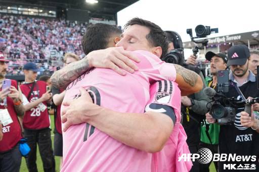 수아레즈는 메시와 동행을 이어간다. 사진=ⓒAFPBBNews = News1