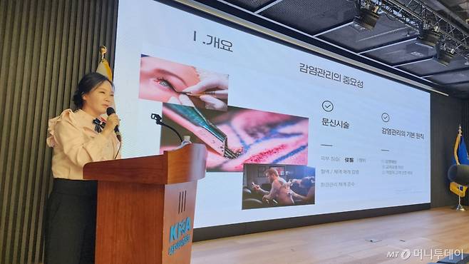 보건학 박사이자 문신사 경력 20년 차인 임보란 대한문신사중앙회 회장은 문신사 스스로 작업환경을 점검해야 한다고 강조했다. /사진=정심교 기자