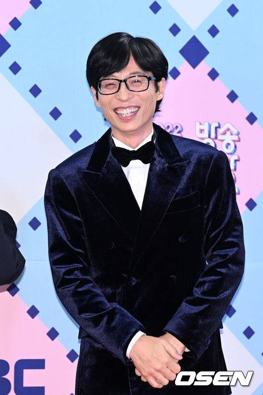 [OSEN=이대선 기자] 29일 오후 서울 상암 MBC 미디어센터에서 2022 MBC 방송연예대상 레드카펫 행사가 진행됐다.방송인 유재석이 레드카펫을 밟고 있다. 2022.12.29 /sunday@osen.co.kr