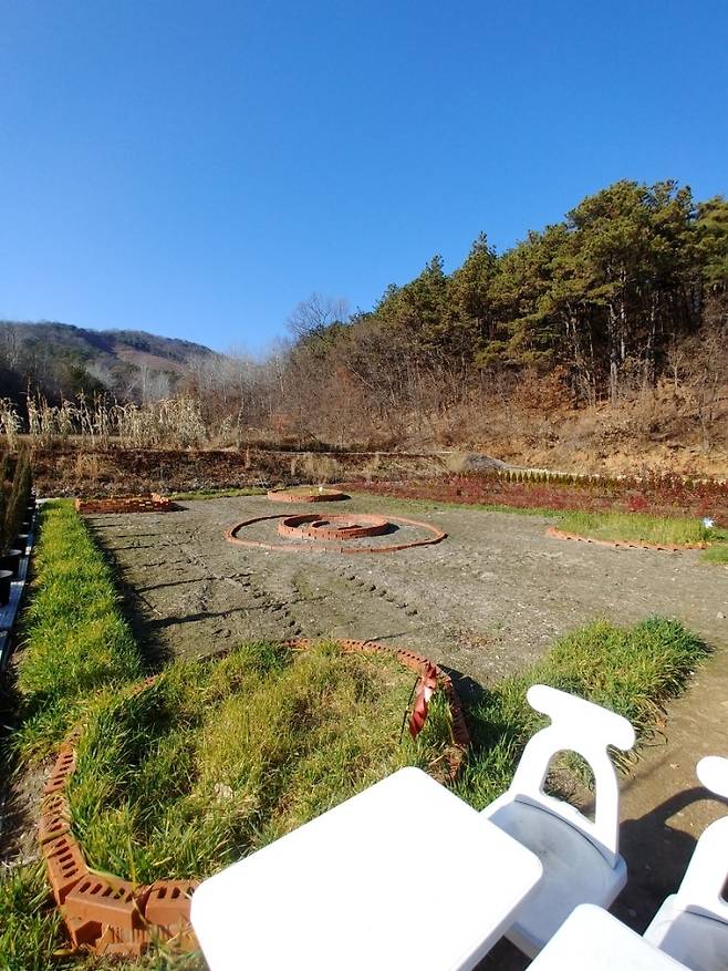 밀새싹힐링팜 뒤뜰