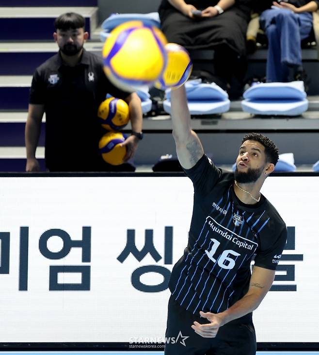 [한번에쓱]'소문난 잔치1-2위전이었건만' 현대캐피탈 3-0셧아웃시킨 대한항공