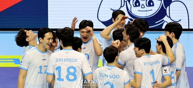 [한번에쓱]'소문난 잔치1-2위전이었건만' 현대캐피탈 3-0셧아웃시킨 대한항공