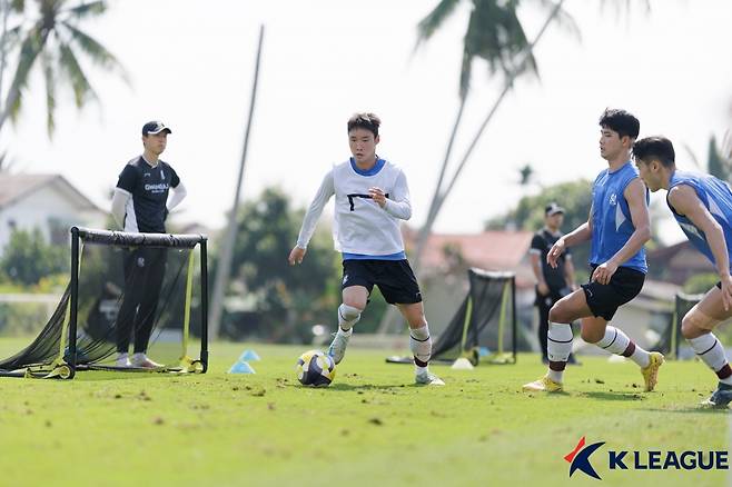 지난 1월 태국 코사무이에서 훈련 중인 광주FC 선수들. /사진=한국프로축구연맹 제공