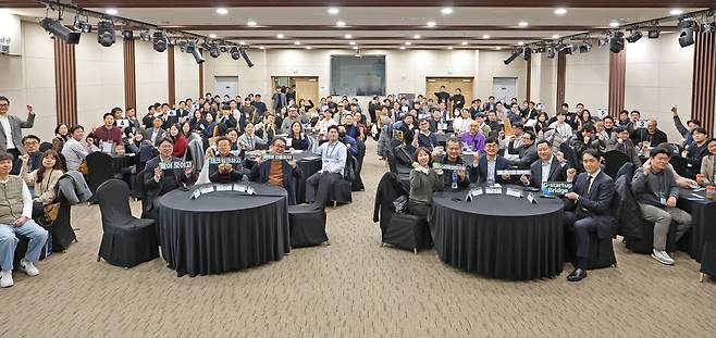 판교 스타트업캠퍼스에서 열린 'G-Startup Bridge 판교 Link'에 참석한 투자사, 스타트업, 기업 관계자 등이 기념촬영을 했다.