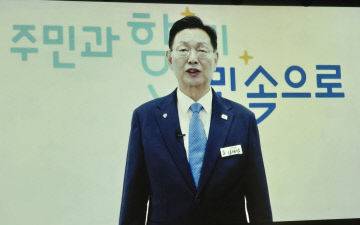 김제선 중구청장이 영상축사하고 있다.