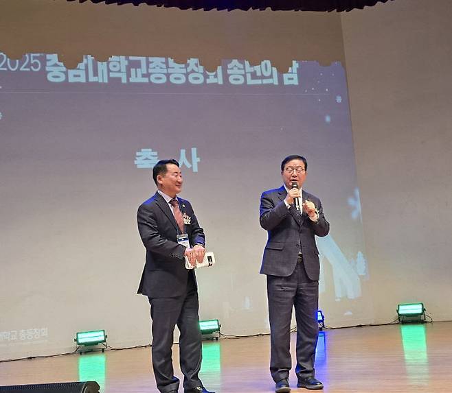 장종태 국회의원이 축사하고 있다.