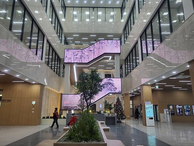 대구도서관 입구 모습./김락현 기자