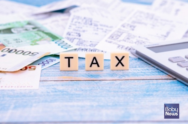 2025년 연말정산에서는 8세 이상 20세 이하 기본공제 대상 자녀 수에 따른 자녀세액공제 금액이 지난해보다 10만 원씩 상향된다. 자녀가 1명인 경우 25만 원, 2명 55만 원, 3명 95만 원, 4명 135만 원으로 늘어난다. ⓒ베이비뉴스