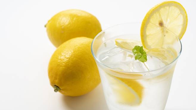 비타민C, B, 칼륨 보충 가능한 레몬물|출처: 게티이미지뱅크