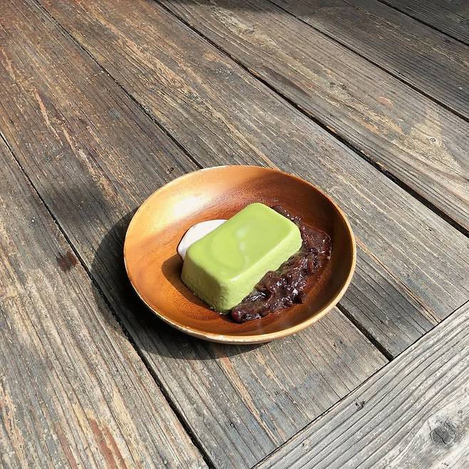 차와 함께 물양갱, 말차통통 등 개성있는 팥 디저트를 맛볼 수 있는 밀월. 인스타그램 @millwall_tea