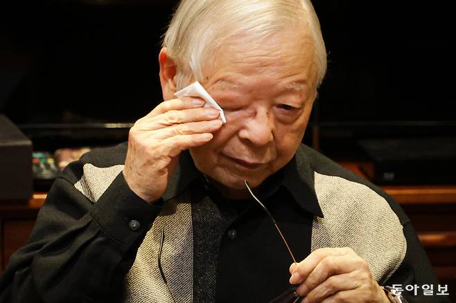 2년 전 치매 진단을 받고 인지능력이 떨어지고 있는 미와 씨는 이날 4년 전의 임의후견 계약 내용을 거의 기억하지 못했다. 그러나 임의후견인이 당시 계약 내용을 차분히 읊어주자 “안심이 된다”며 눈물을 훔쳤다.