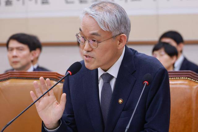 천대엽 법원행정처장이 18일 국회 법제사법위원회 전체회의에 참석해 발언하고 있다. 연합뉴스