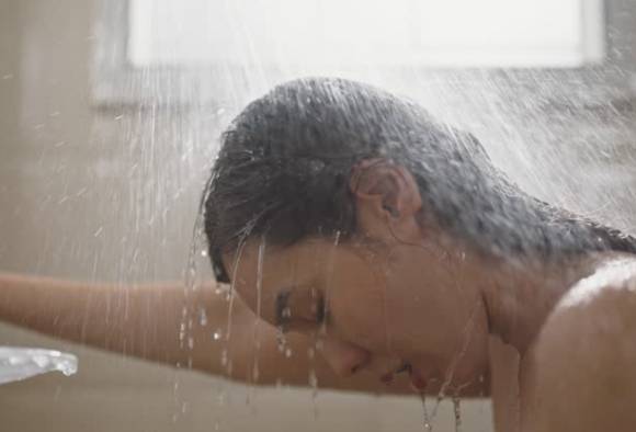 너무 잦은 샤워도 몸에 좋지 않다. 사진은 본 기사 내용과 무관. [사진=tawattiw]