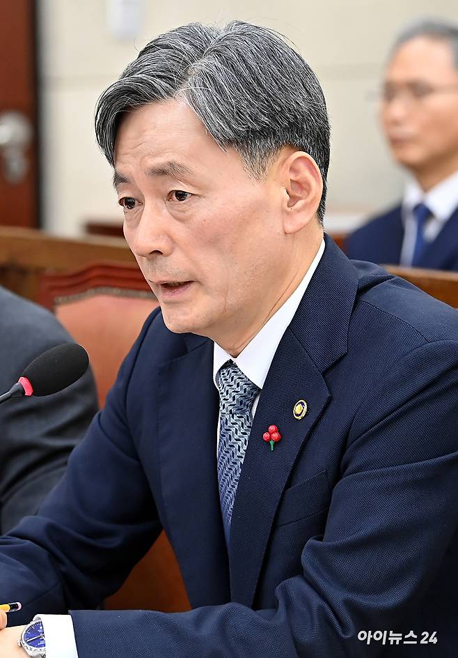 조지호 경찰청장이 5일 오전 서울 여의도 국회에서 열린 비상계엄 관련 행정안전위원회 전체회의에 출석해 의원 질의에 답하고 있다. [사진=곽영래 기자]